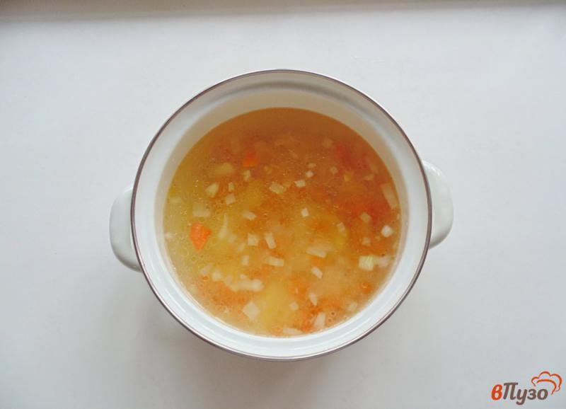 Фото приготовление рецепта: Овощной суп с цветной капустой и зеленым горошком шаг №2