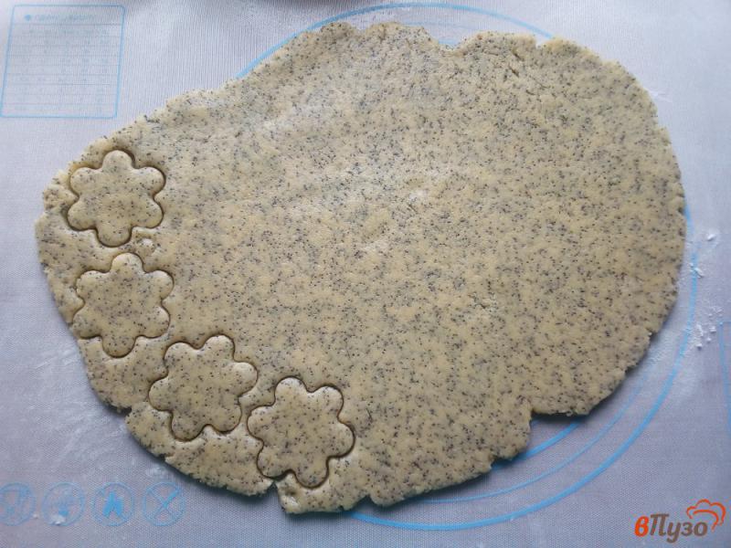 Фото приготовление рецепта: Песочное печенье с маком шаг №5