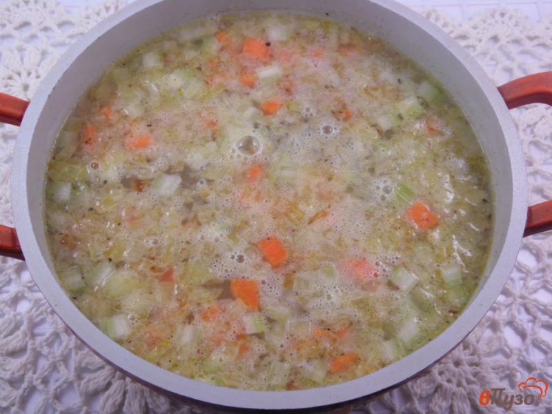 Фото приготовление рецепта: Суп фасолевый с ветчиной и шпинатом шаг №5