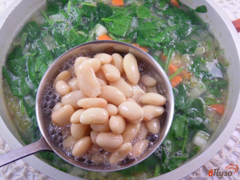 Фото приготовление рецепта: Суп фасолевый с ветчиной и шпинатом шаг №6