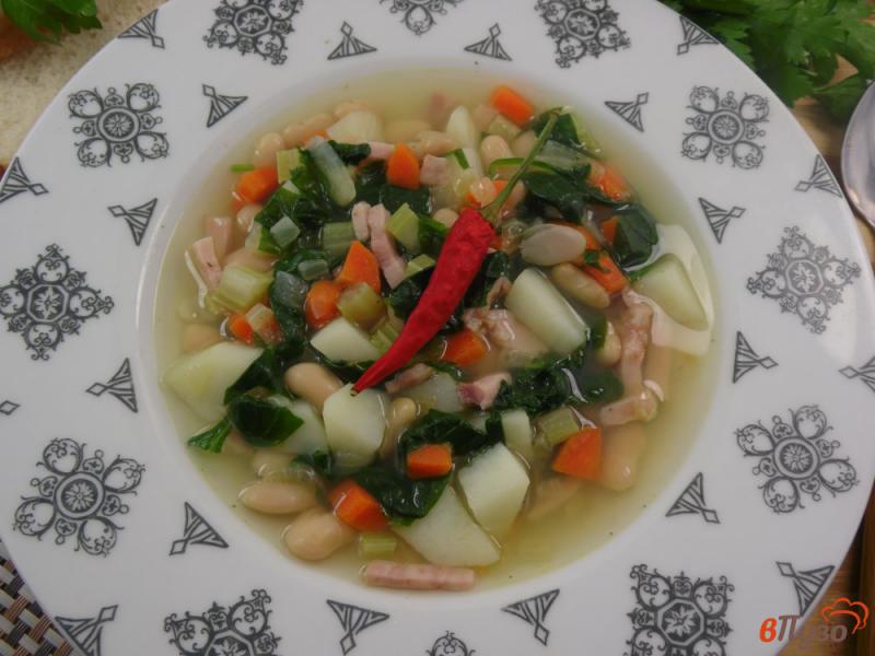 Фото приготовление рецепта: Суп фасолевый с ветчиной и шпинатом шаг №7