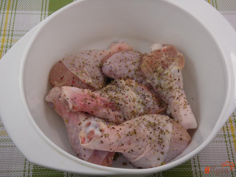 Фото приготовление рецепта: Куриные голени в томатно-мятном соусе шаг №1