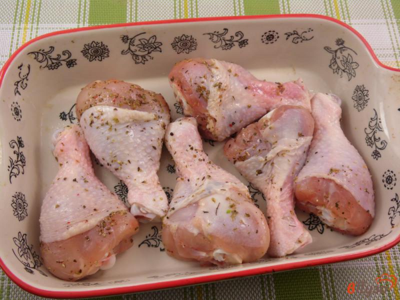 Фото приготовление рецепта: Куриные голени в томатно-мятном соусе шаг №6