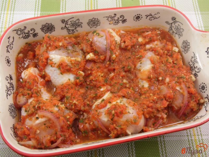 Фото приготовление рецепта: Куриные голени в томатно-мятном соусе шаг №7