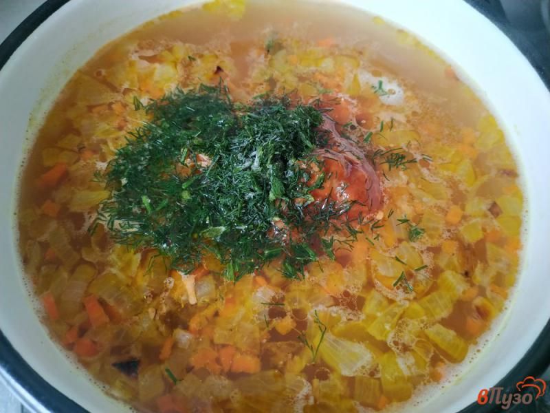 Фото приготовление рецепта: Картофельный суп с килькой в томате шаг №7