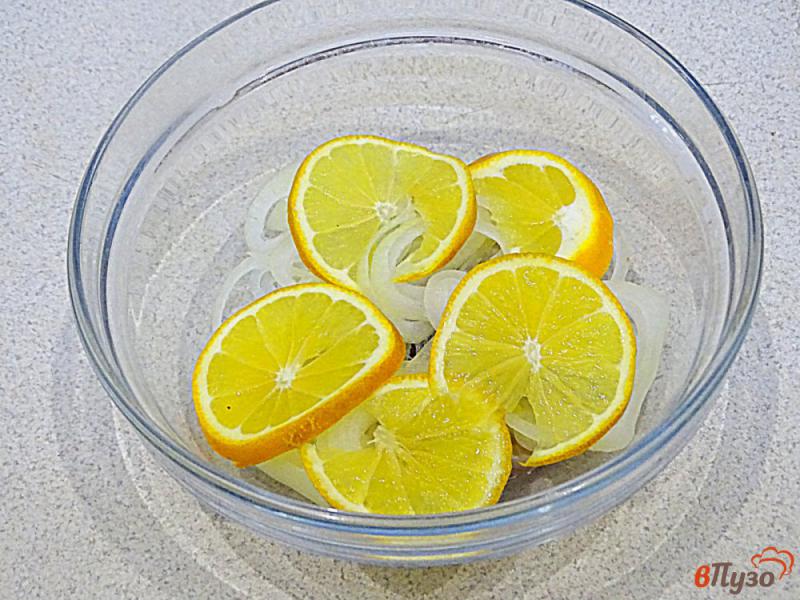 Фото приготовление рецепта: Сельдь в лимонно-луковом маринаде шаг №9