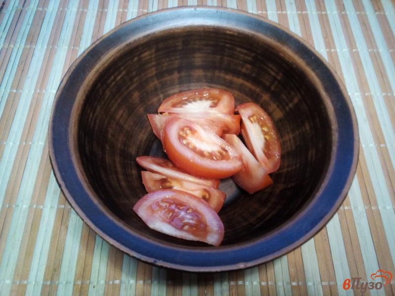 Фото приготовление рецепта: Салат из помидоров с нутом и брынзой шаг №1