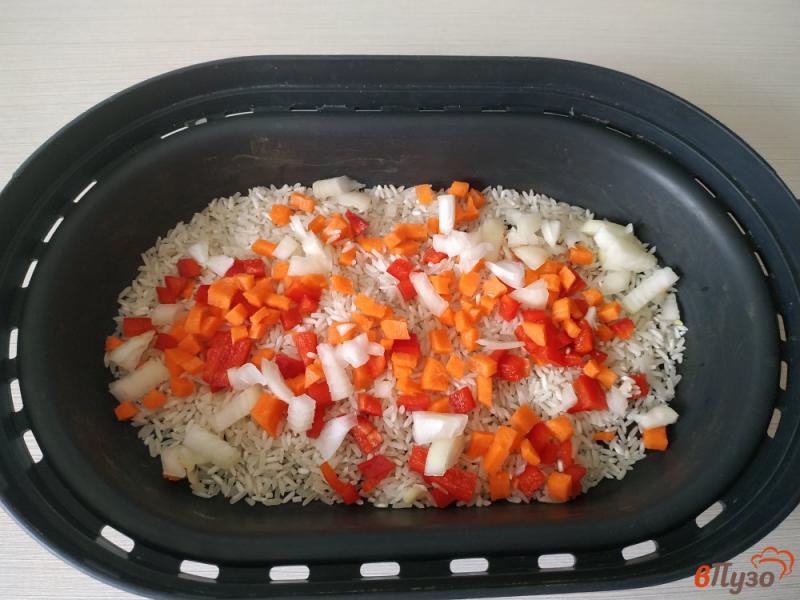 Фото приготовление рецепта: Рис с курицей и овощами в пароварке шаг №3