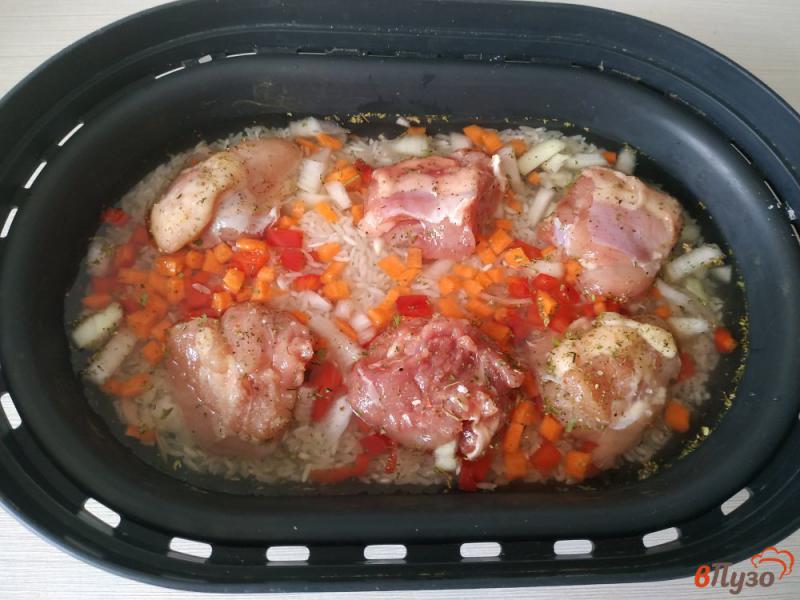 Фото приготовление рецепта: Рис с курицей и овощами в пароварке шаг №4