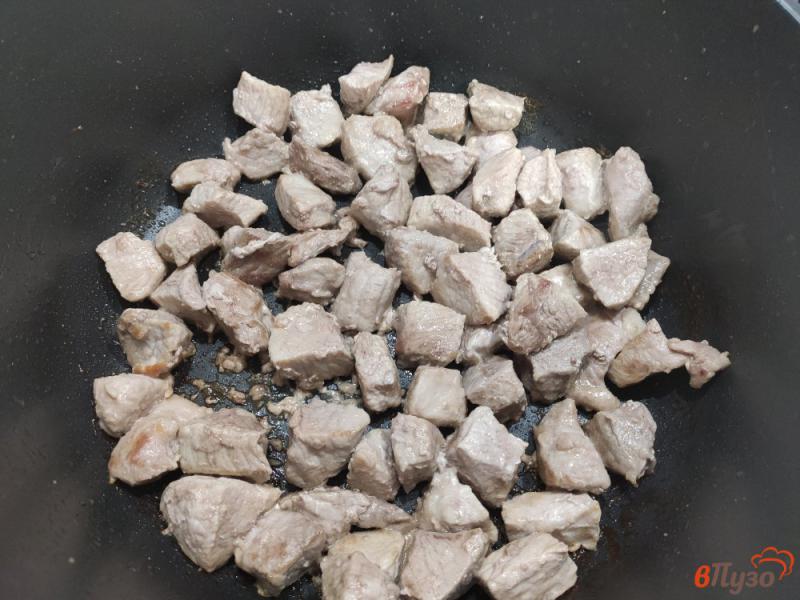 Фото приготовление рецепта: Свинина тушёная с маринованными огурцами шаг №1