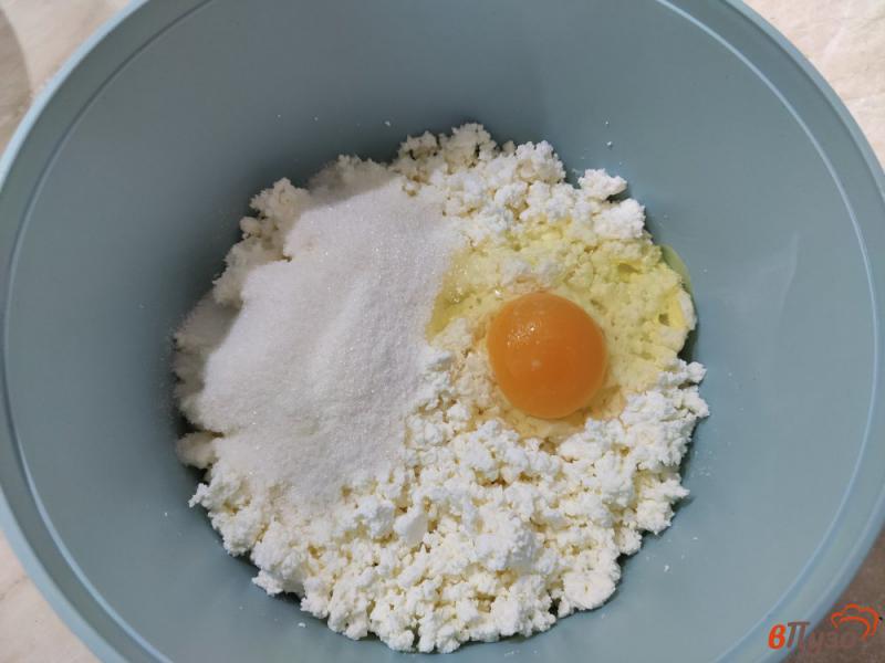 Фото приготовление рецепта: Сырники с рисовой мукой и крахмалом шаг №2