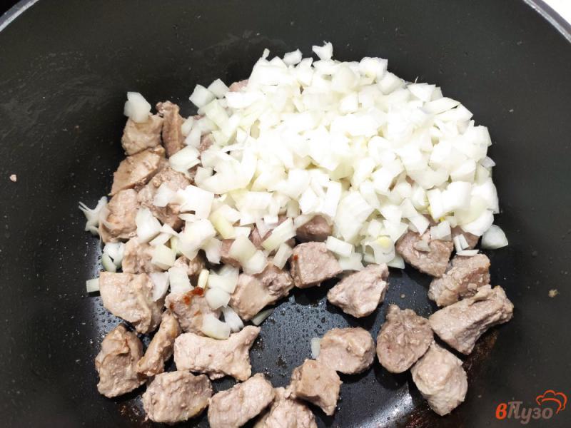 Фото приготовление рецепта: Картофель с капустой и мясом шаг №2