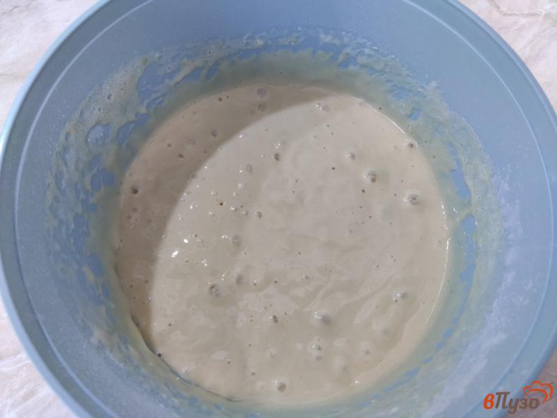 Фото приготовление рецепта: Медовый пирог с кокосовой стружкой шаг №6
