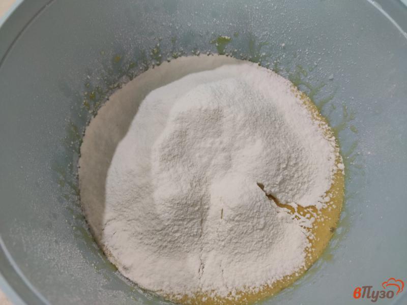 Фото приготовление рецепта: Песочный пирог с вареньем и безе шаг №2
