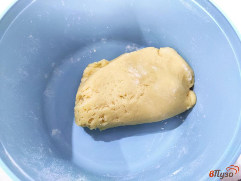 Фото приготовление рецепта: Песочный пирог с вареньем и безе шаг №3