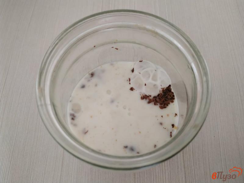 Фото приготовление рецепта: Смузи с сицилийским апельсином и чёрным шоколадом на йогурте шаг №4
