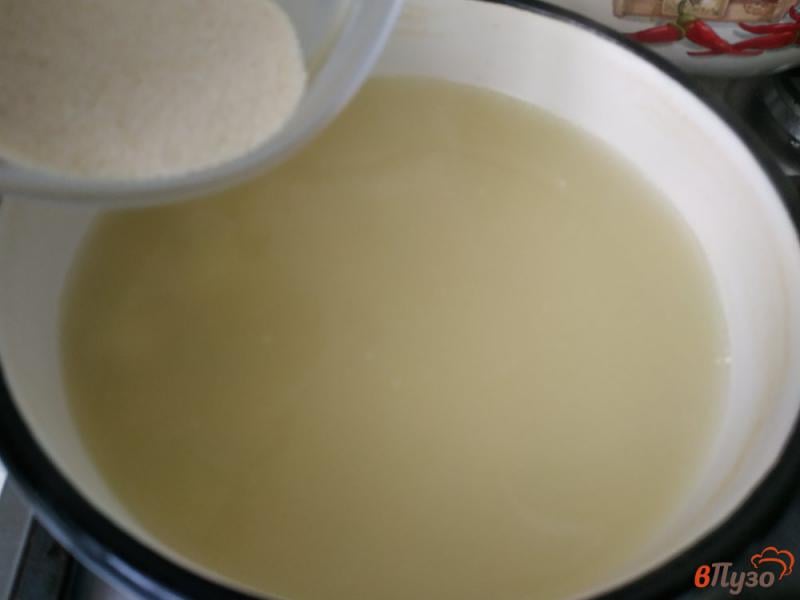 Фото приготовление рецепта: Манный суп с фрикадельками шаг №6