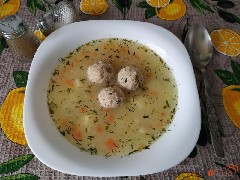 Фото приготовление рецепта: Манный суп с фрикадельками шаг №10