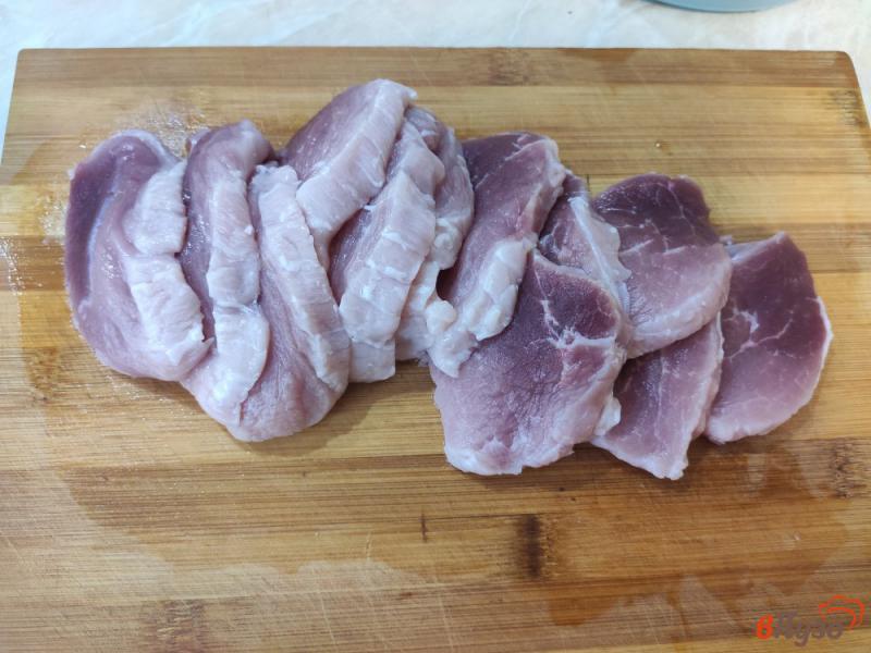 Фото приготовление рецепта: Картофель с мясом в сметанном соусе шаг №1