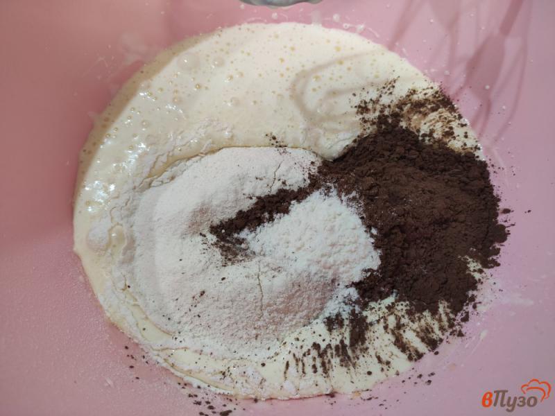 Фото приготовление рецепта: Шоколадный торт с заварным кремом шаг №3