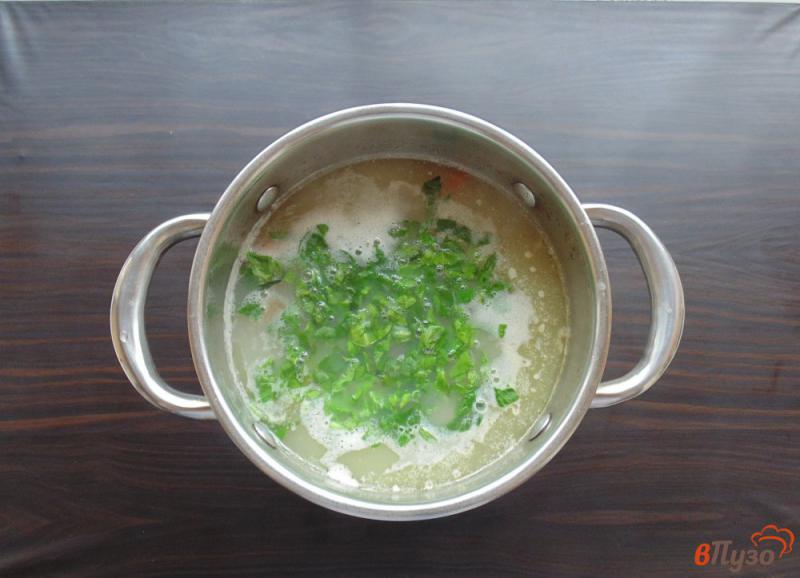Фото приготовление рецепта: Суп с овсяными хлопьями и шпинатом шаг №4