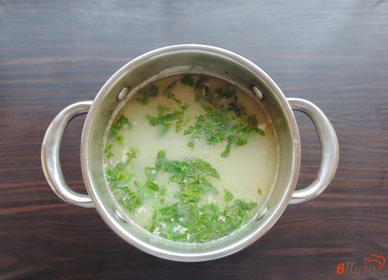 Фото приготовление рецепта: Суп с овсяными хлопьями и шпинатом шаг №5