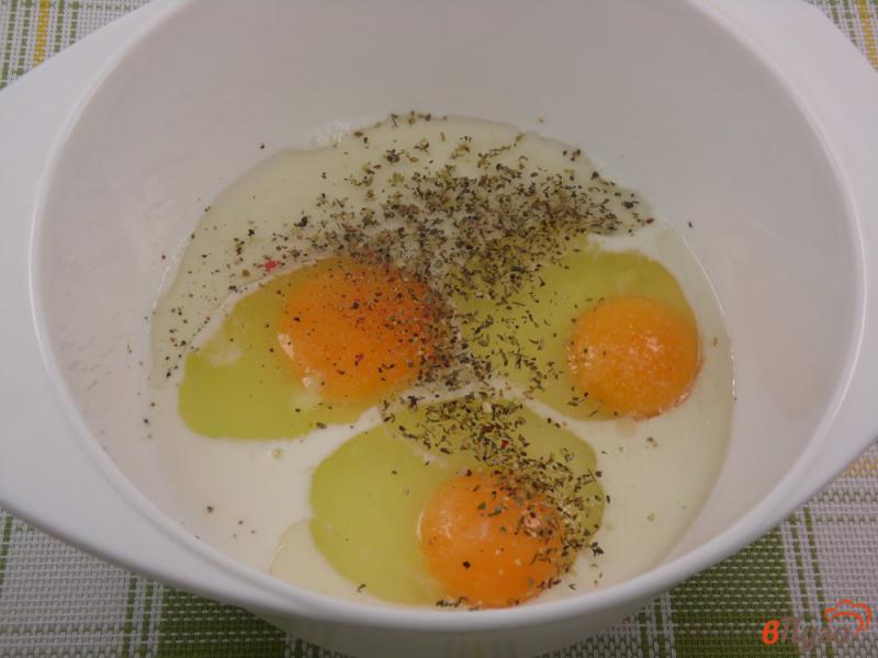 Фото приготовление рецепта: Пирог сырный с маслинами и вялеными томатами шаг №3