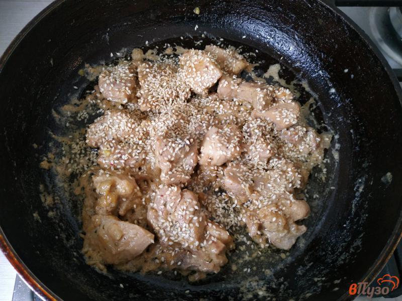 Фото приготовление рецепта: Куриный гуляш в соевом соусе шаг №8