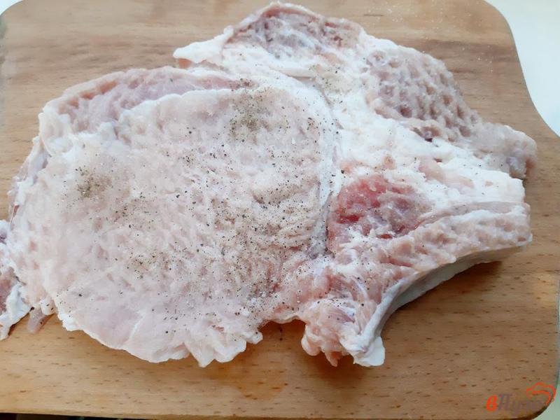 Фото приготовление рецепта: Свиные отбивные в яичном кляре шаг №1