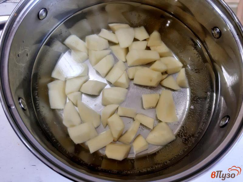 Фото приготовление рецепта: Суп гречневый с фрикадельками шаг №2