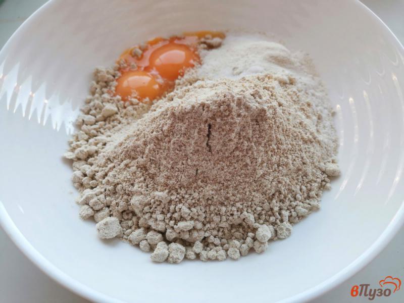 Фото приготовление рецепта: Шарлотка на рисовой и овсяной муке шаг №2