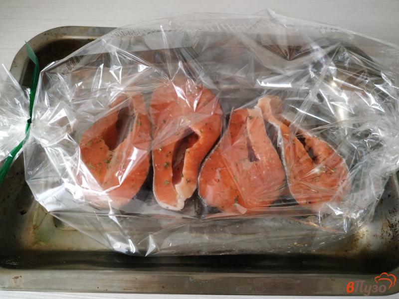 Фото приготовление рецепта: Запечённый лосось в духовке под соусом терияки шаг №3