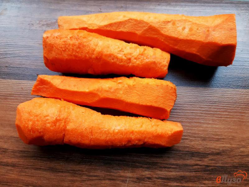 Фото приготовление рецепта: Скумбрия с морковью в духовке шаг №1
