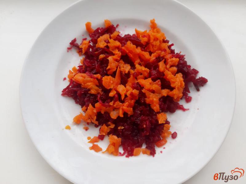 Фото приготовление рецепта: Закуска из свеклы моркови и сыра шаг №2