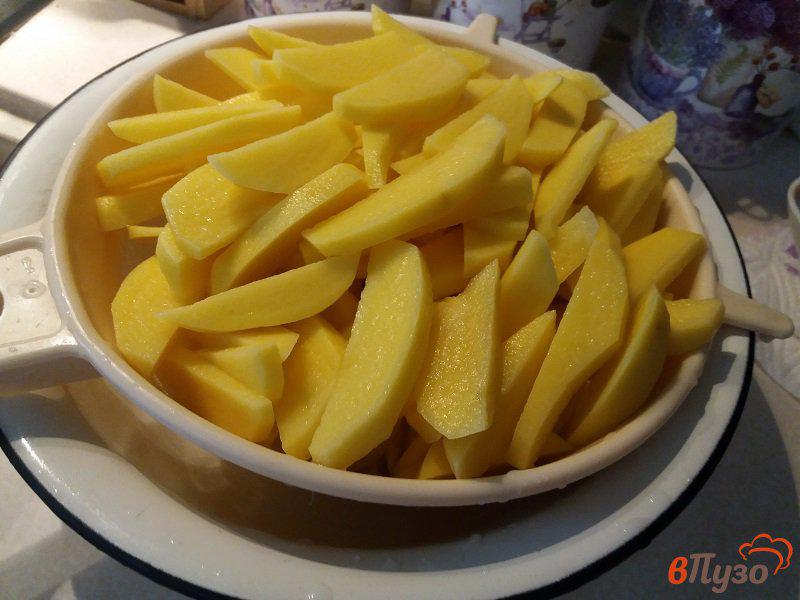 Фото приготовление рецепта: Запеченный картофель с укропом шаг №3