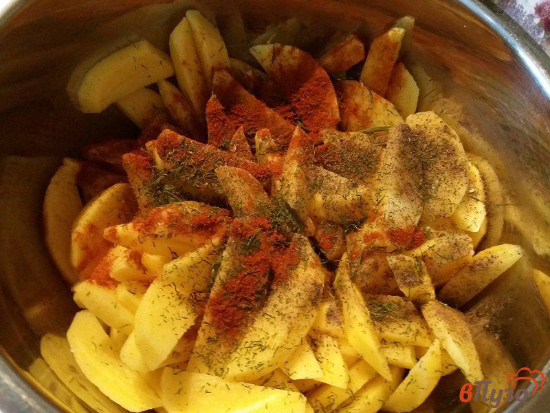 Фото приготовление рецепта: Запеченный картофель с укропом шаг №4
