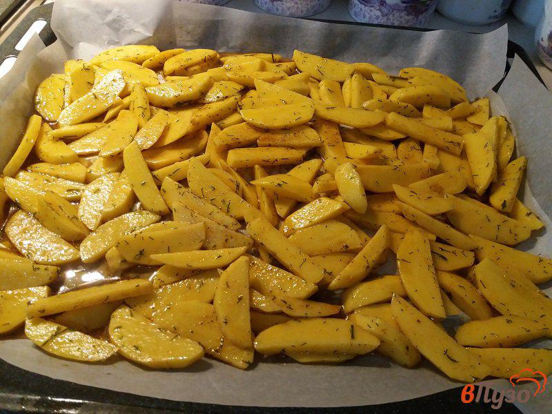 Фото приготовление рецепта: Запеченный картофель с укропом шаг №6