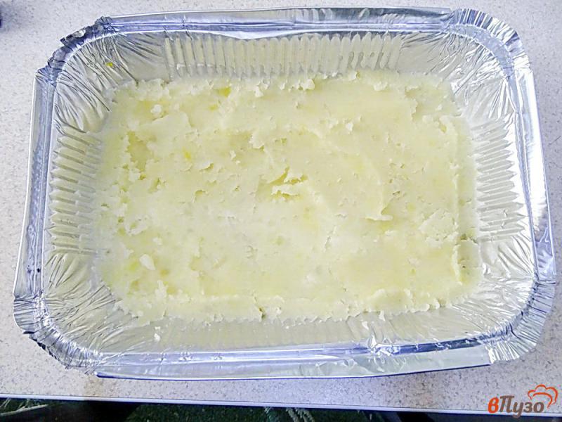 Фото приготовление рецепта: Картофельная запеканка с сыром и фаршем шаг №9