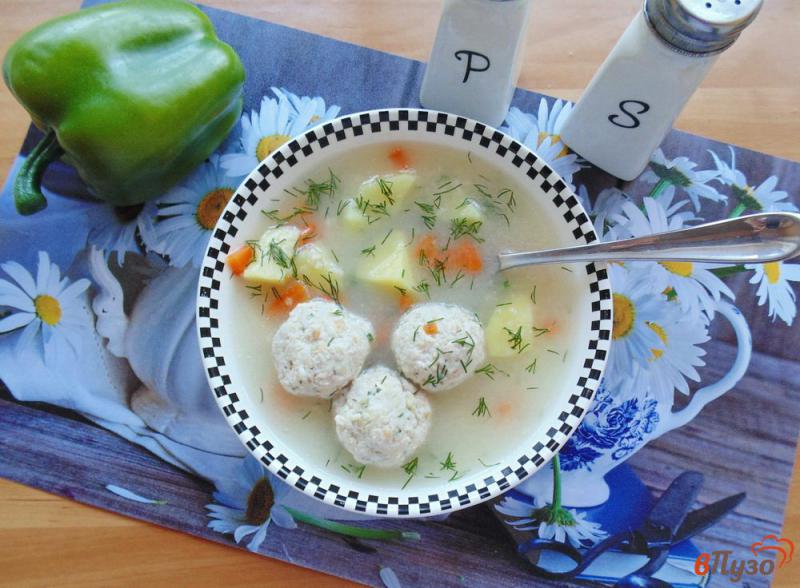 Фото приготовление рецепта: Овсяный суп с тефтелями шаг №6