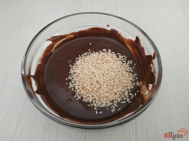 Фото приготовление рецепта: Шоколадные конфеты с сезамом шаг №4