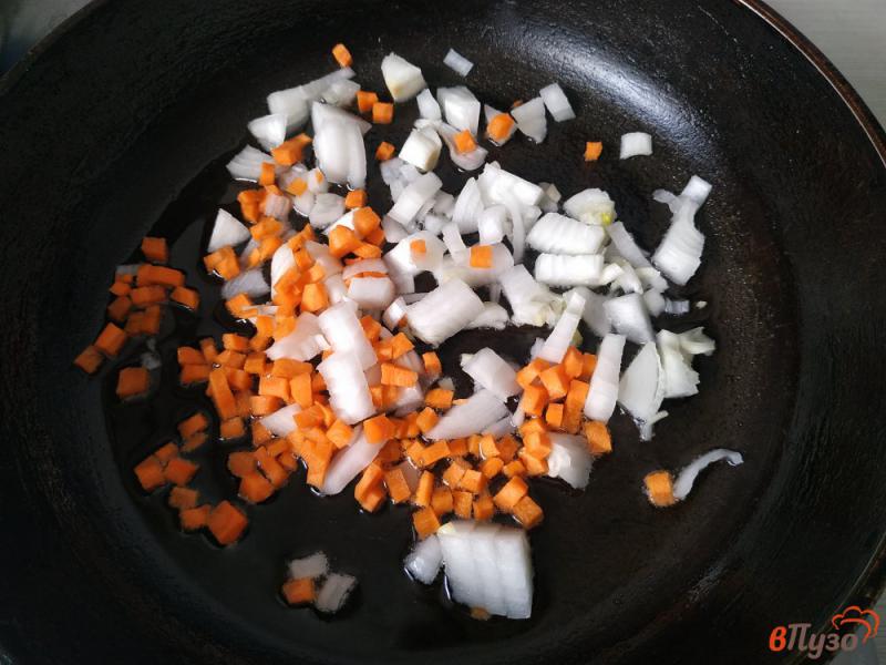 Фото приготовление рецепта: Картофель тушеный с вешенками шаг №4