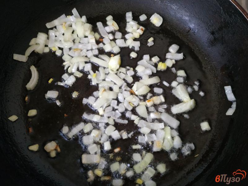 Фото приготовление рецепта: Дрожжевые капустные оладьи шаг №2