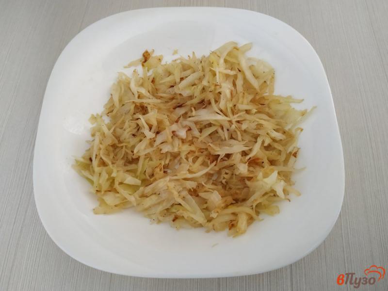 Фото приготовление рецепта: Дрожжевые капустные оладьи шаг №6