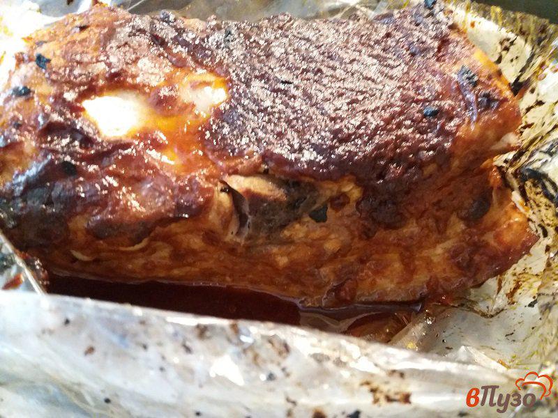 Фото приготовление рецепта: Запеченная грудинка в маринаде из томатного соуса шаг №10