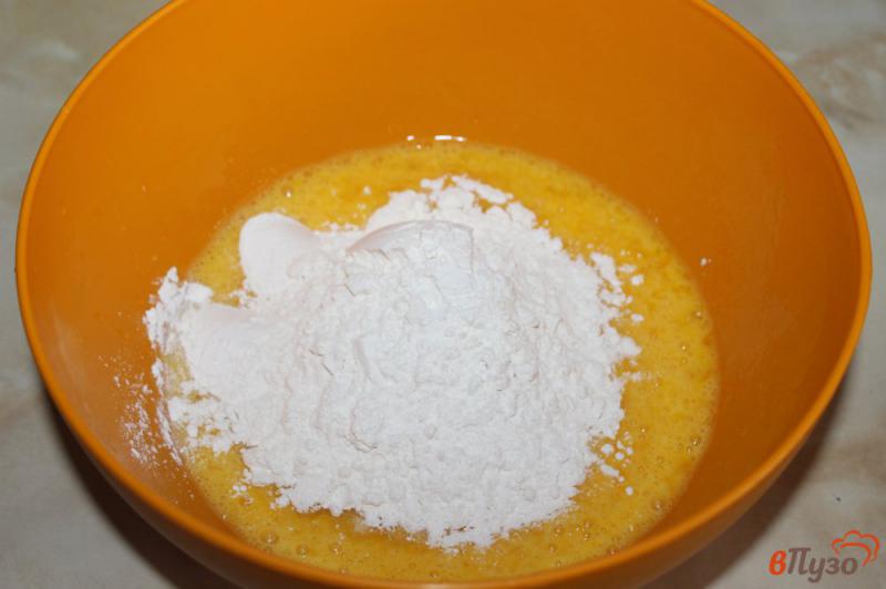 Фото приготовление рецепта: Сладкие блины с ванильным сахаром шаг №2