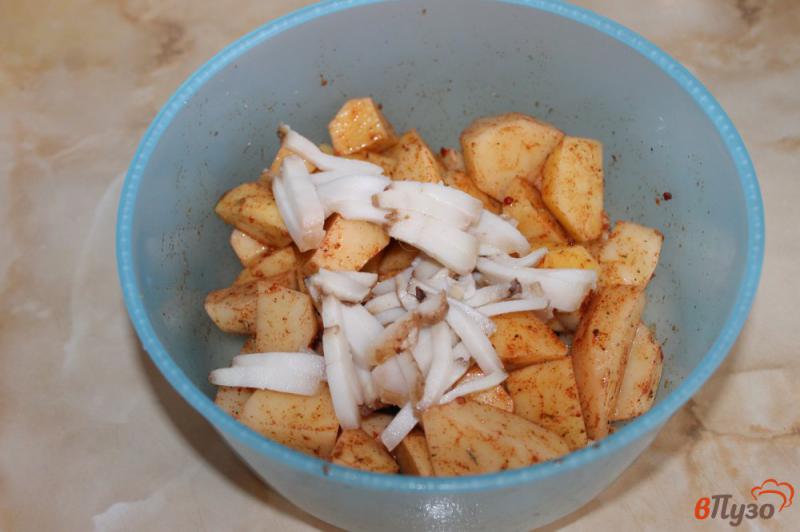 Фото приготовление рецепта: Картошка с салом и паприкой в духовке шаг №4