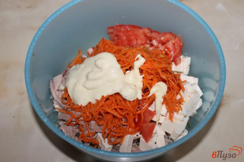 Фото приготовление рецепта: Лаваш с копченым мясом морковью и помидором шаг №3