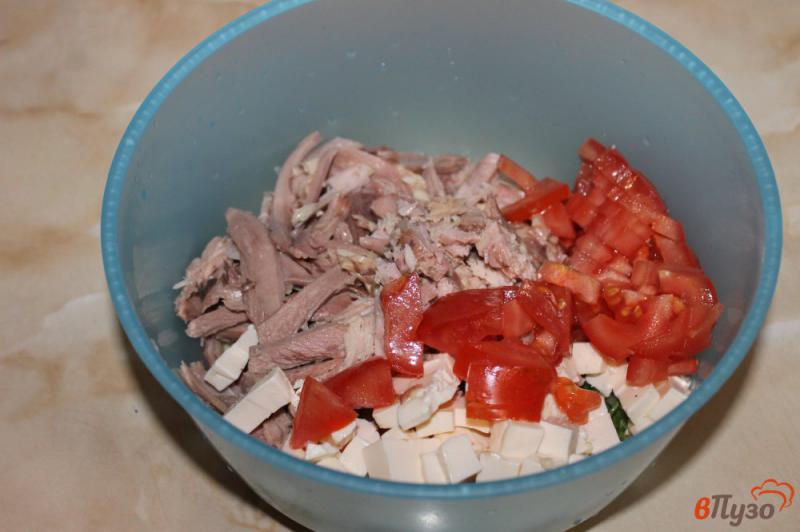 Фото приготовление рецепта: Лаваш с копченым мясом морковью и помидором шаг №2