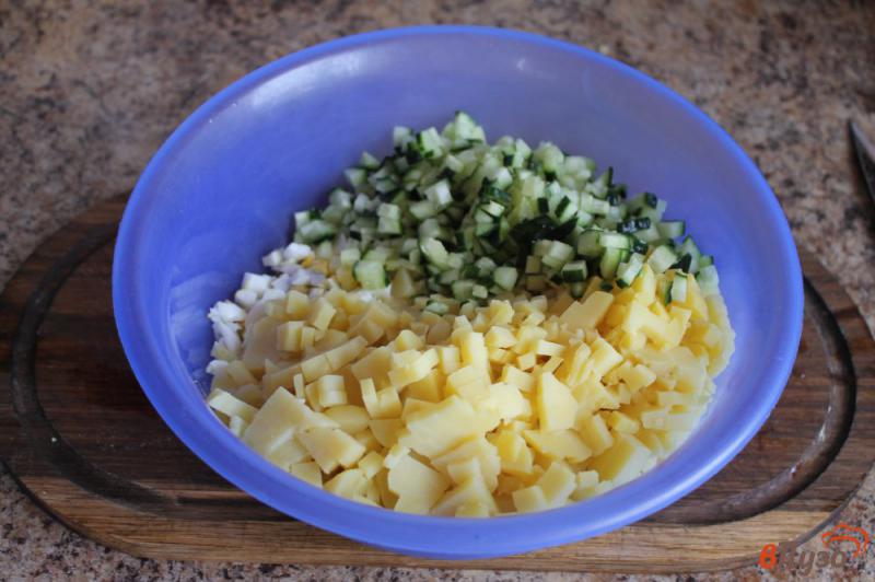 Фото приготовление рецепта: Окрошка с куриным филе и лимоном шаг №3