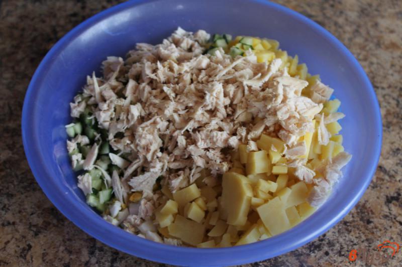 Фото приготовление рецепта: Окрошка с куриным филе и лимоном шаг №4